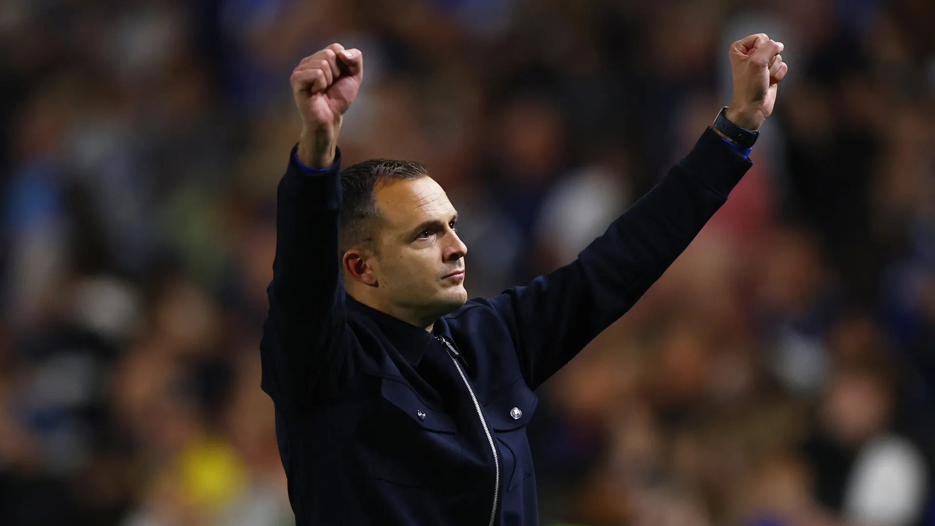 Huấn luyện viên Chris Davies của Birmingham City, người đã dẫn dắt đội thăng hạng League One và đang tích cực trên thị trường chuyển nhượng.