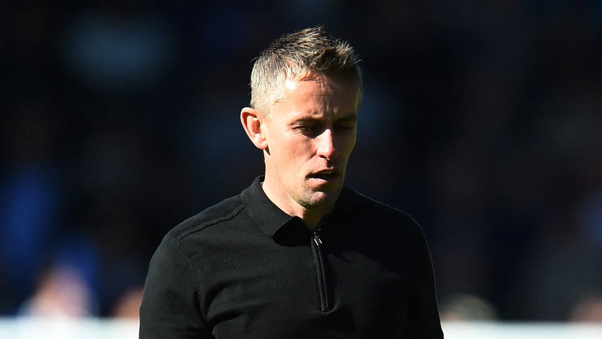 Huấn luyện viên Kieran McKenna của Ipswich Town, người đang tìm cách tăng cường hàng công với Chuba Akpom.