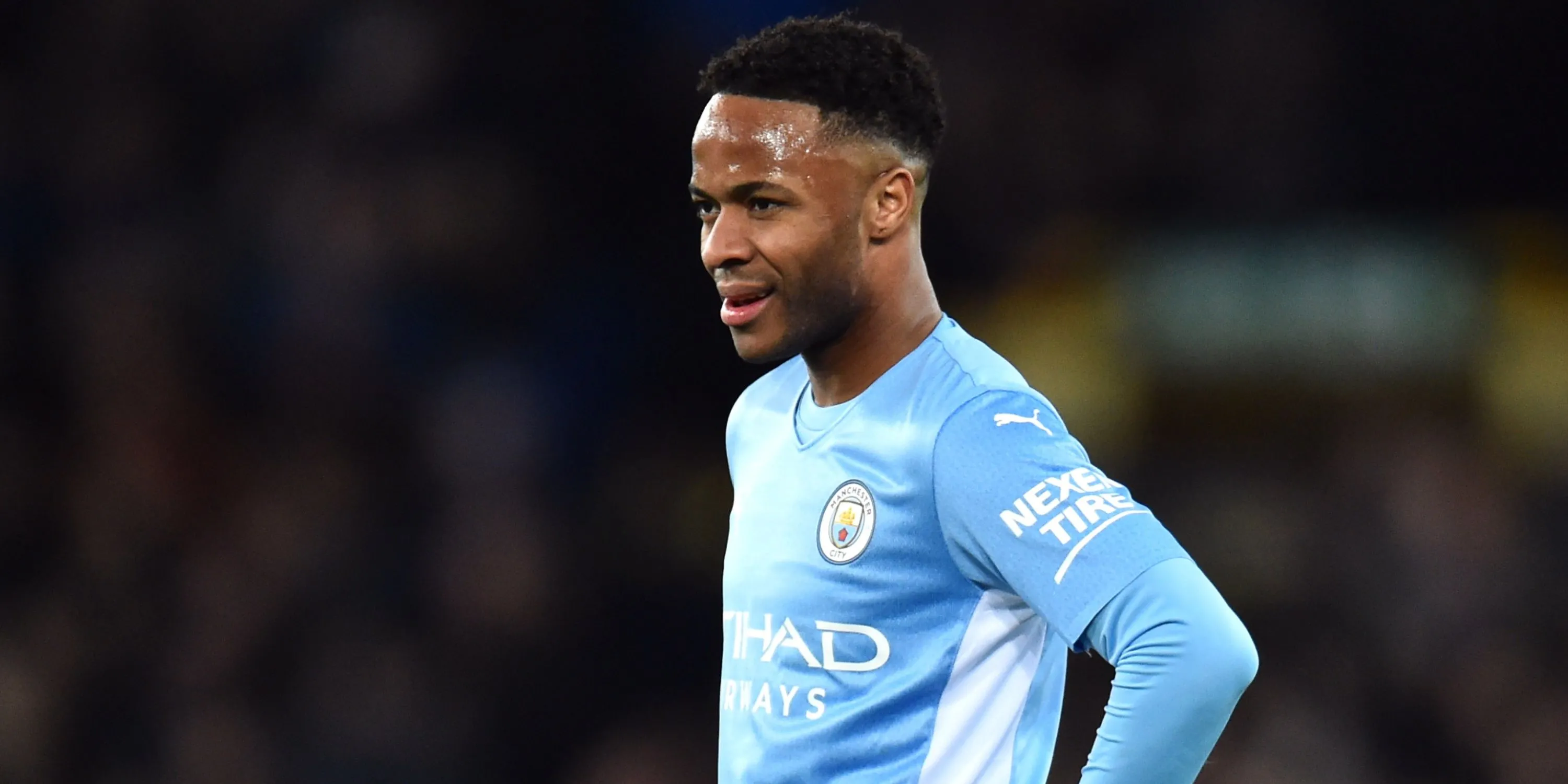 Raheem Sterling ăn mừng bàn thắng trong màu áo Man City
