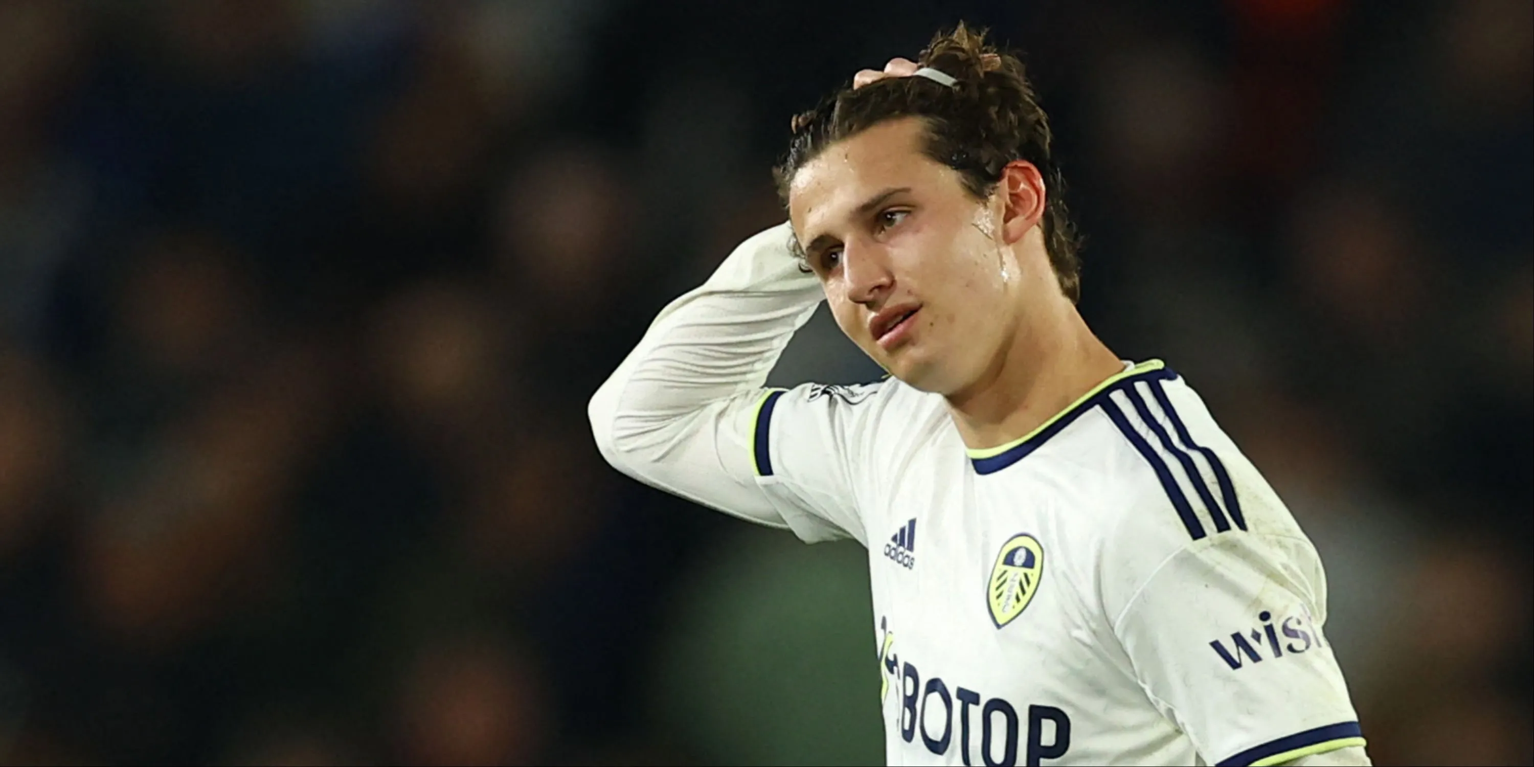 Aaronson mùa đầu ở Elland Road, khoảnh khắc áp lực lớn với cầu thủ người Mỹ