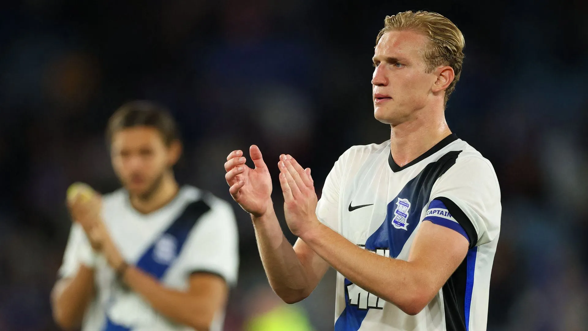 Christoph Klarer của Birmingham City trong trận gặp Leicester City, đối tác trung vệ tiềm năng của Phil Neumann