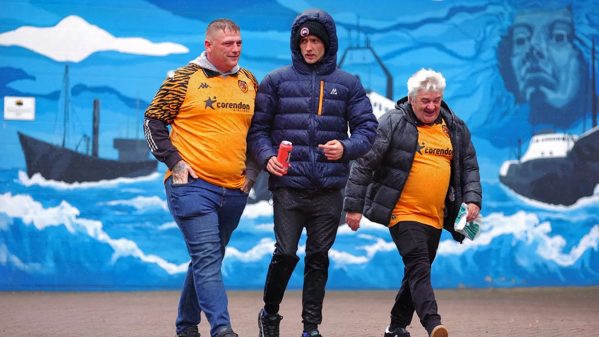 Cổ động viên Hull City trên khán đài MKM Stadium