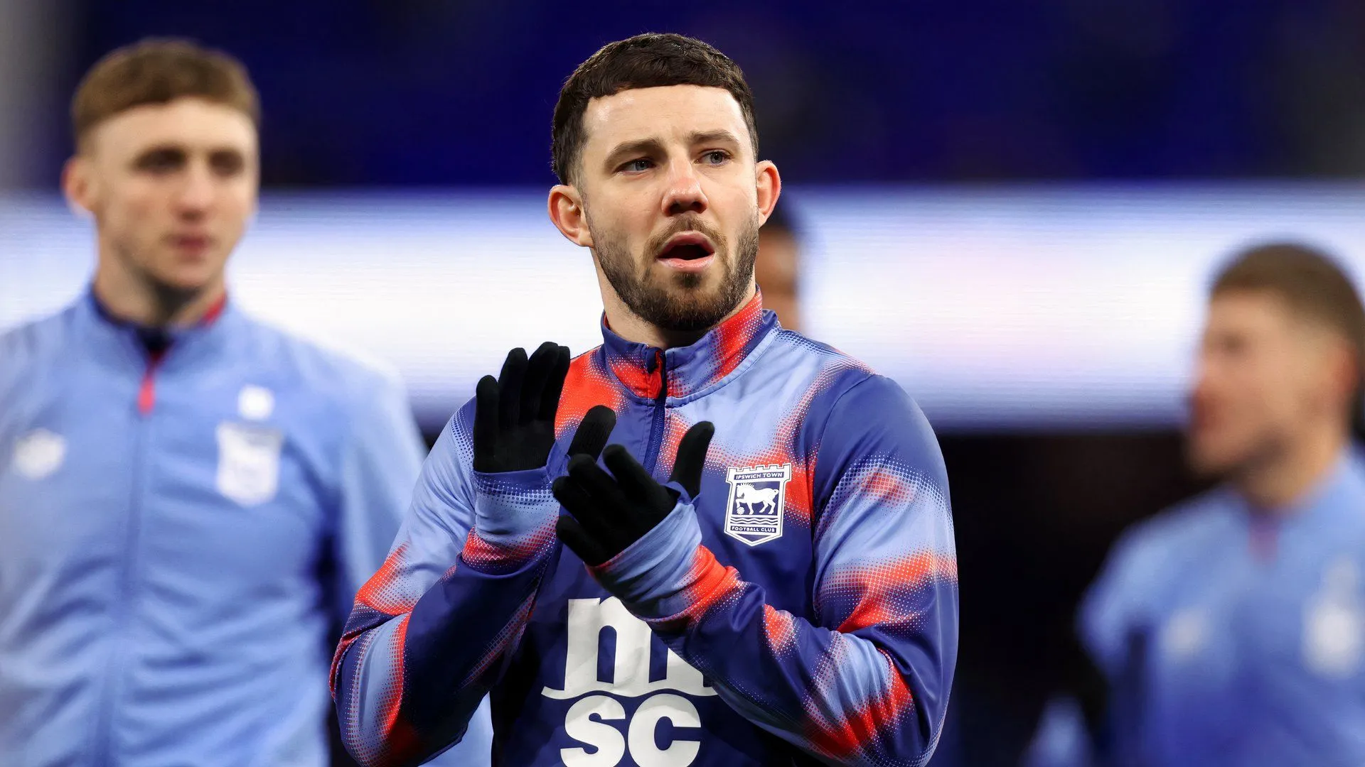 Conor Chaplin trong màu áo Ipswich, thể hiện phẩm chất tấn công