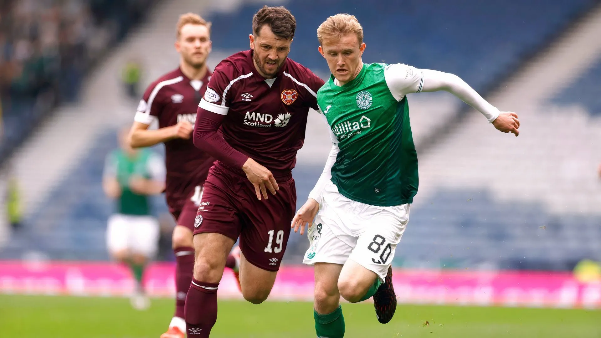 Craig Halkett trong màu áo Hearts thi đấu tại Tynecastle, đang được Watford và nhiều đội Championship theo dõi