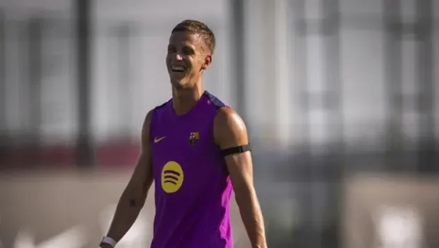 Dani Olmo tập luyện cùng Barcelona, phục hồi chấn thương bắp chân dưới sự theo dõi của Hansi Flick
