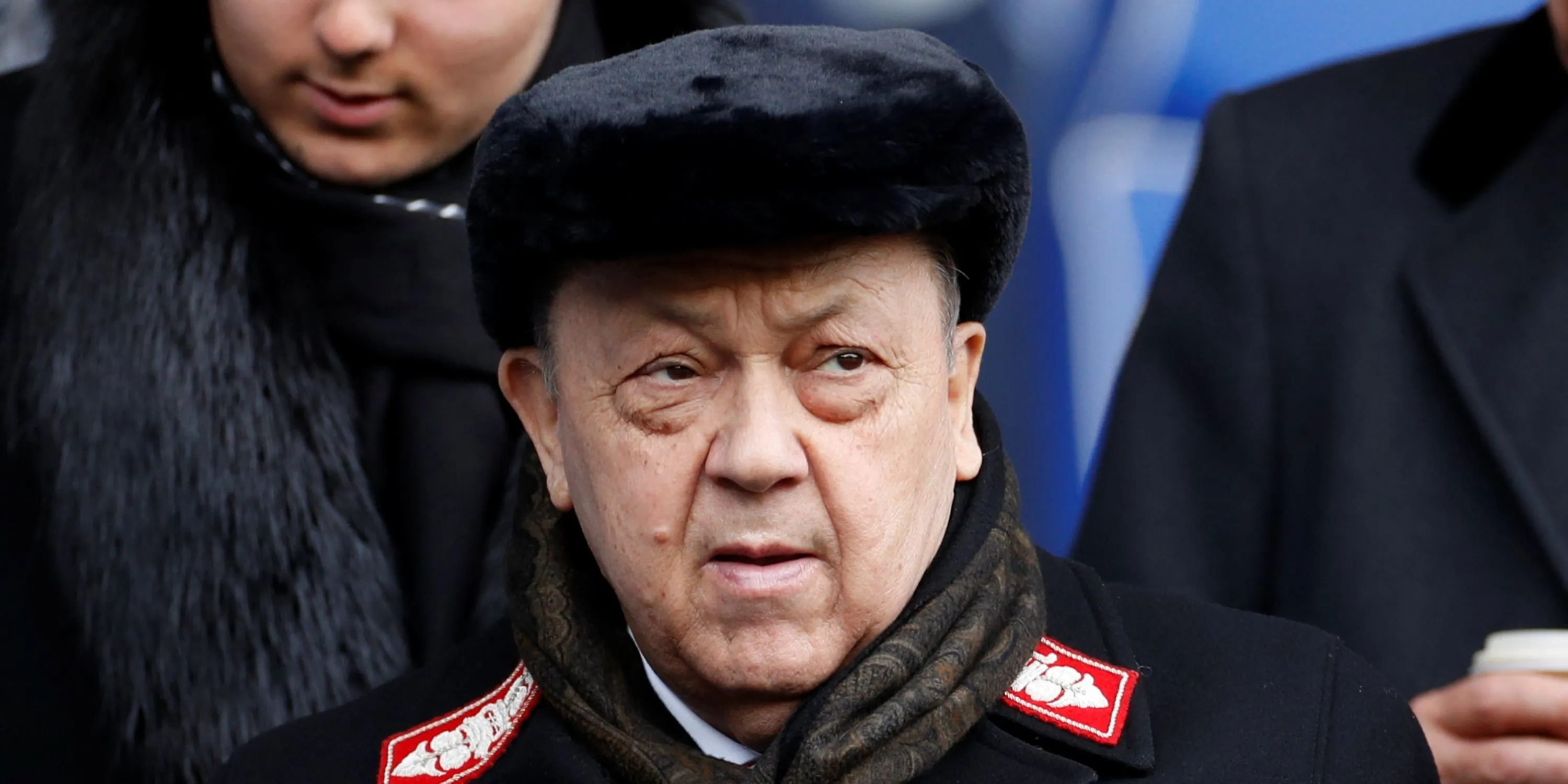 David Sullivan trên khán đài tại London Stadium, tâm điểm tranh cãi sở hữu West Ham