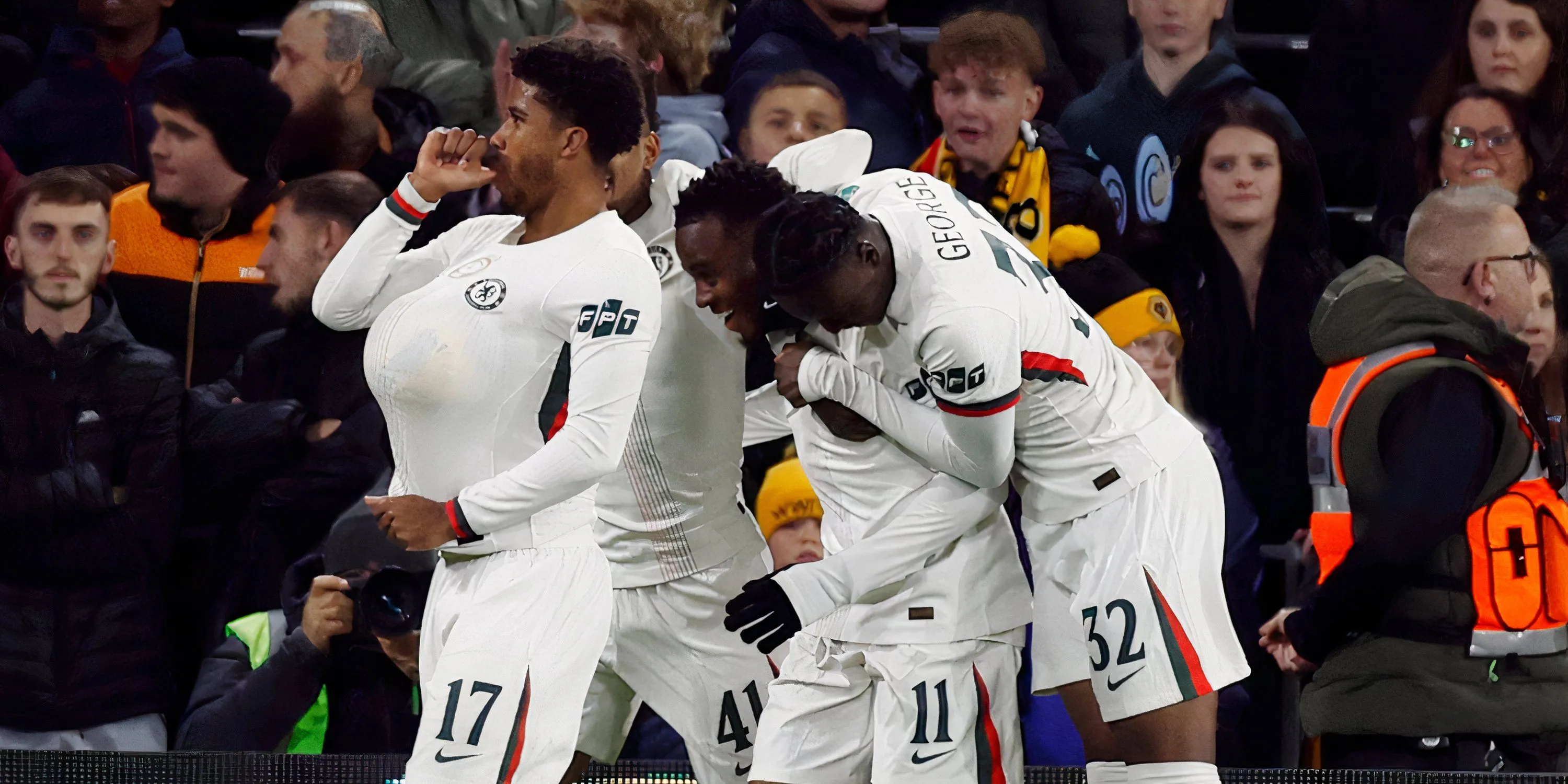 Đội hình Chelsea ăn mừng bàn thắng, cảnh hỗn hợp phản ánh phong độ thất thường mùa 2025/26