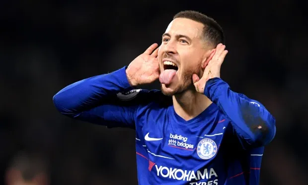 Eden Hazard ăn mừng tại Stamford Bridge - biểu tượng giá trị thị trường Chelsea từng đạt 150 triệu euro.