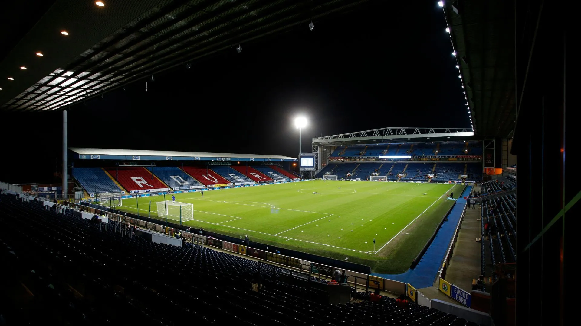 Ewood Park sân nhà Blackburn Rovers – bối cảnh nơi Alebiosu tỏa sáng và giúp đội giành chiến thắng trước Southampton