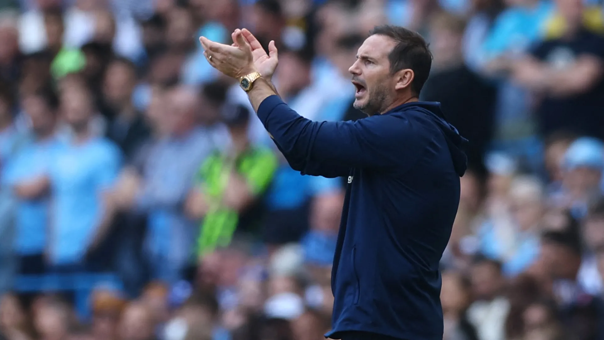 Frank Lampard trên băng ghế chỉ đạo Coventry City, biểu tượng của triết lý huấn luyện và sự thay đổi phong độ