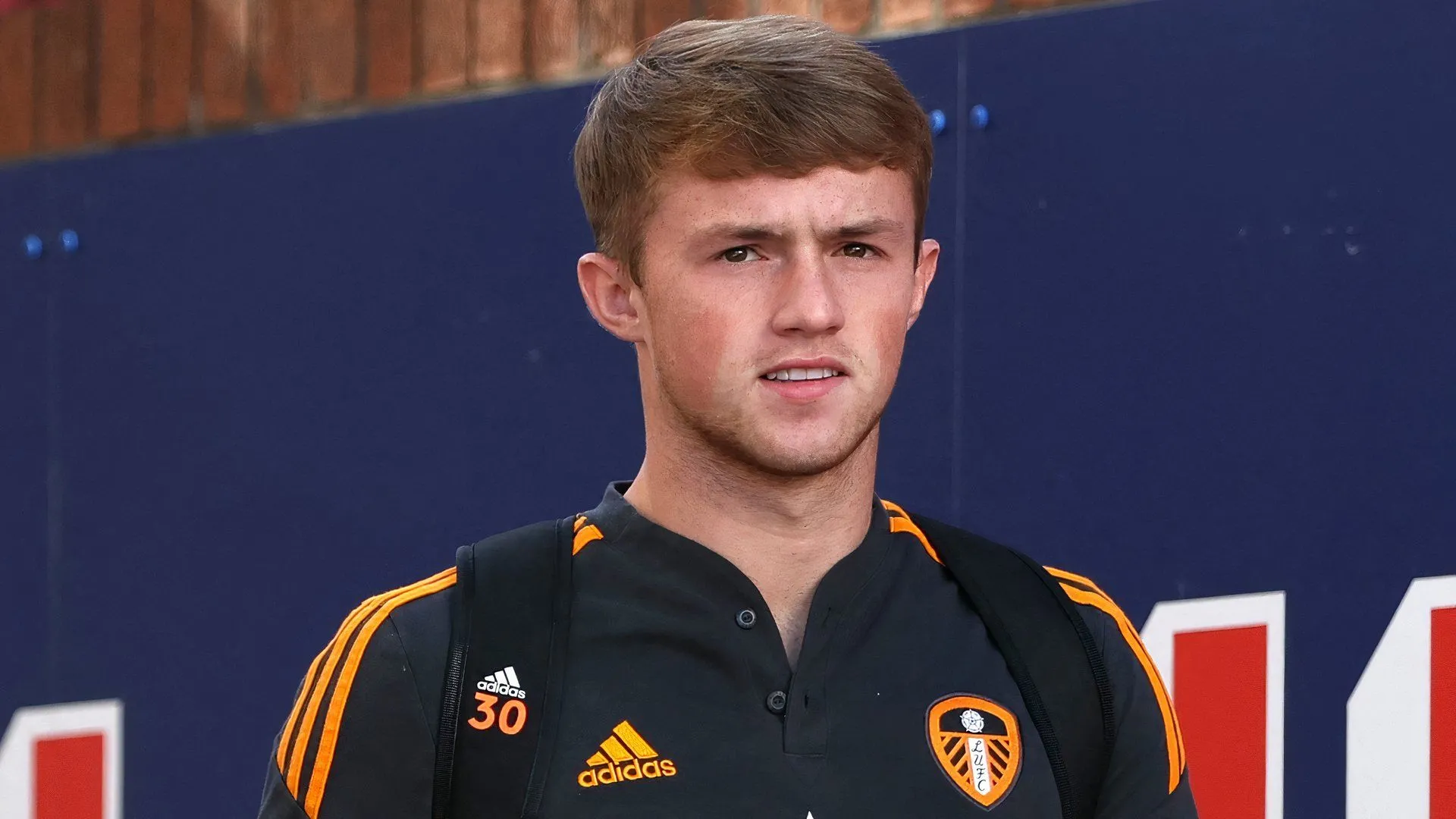 Joe Gelhardt trong màu áo Leeds United, minh họa nguy cơ bị gọi về hoặc bán do phong độ nổi bật