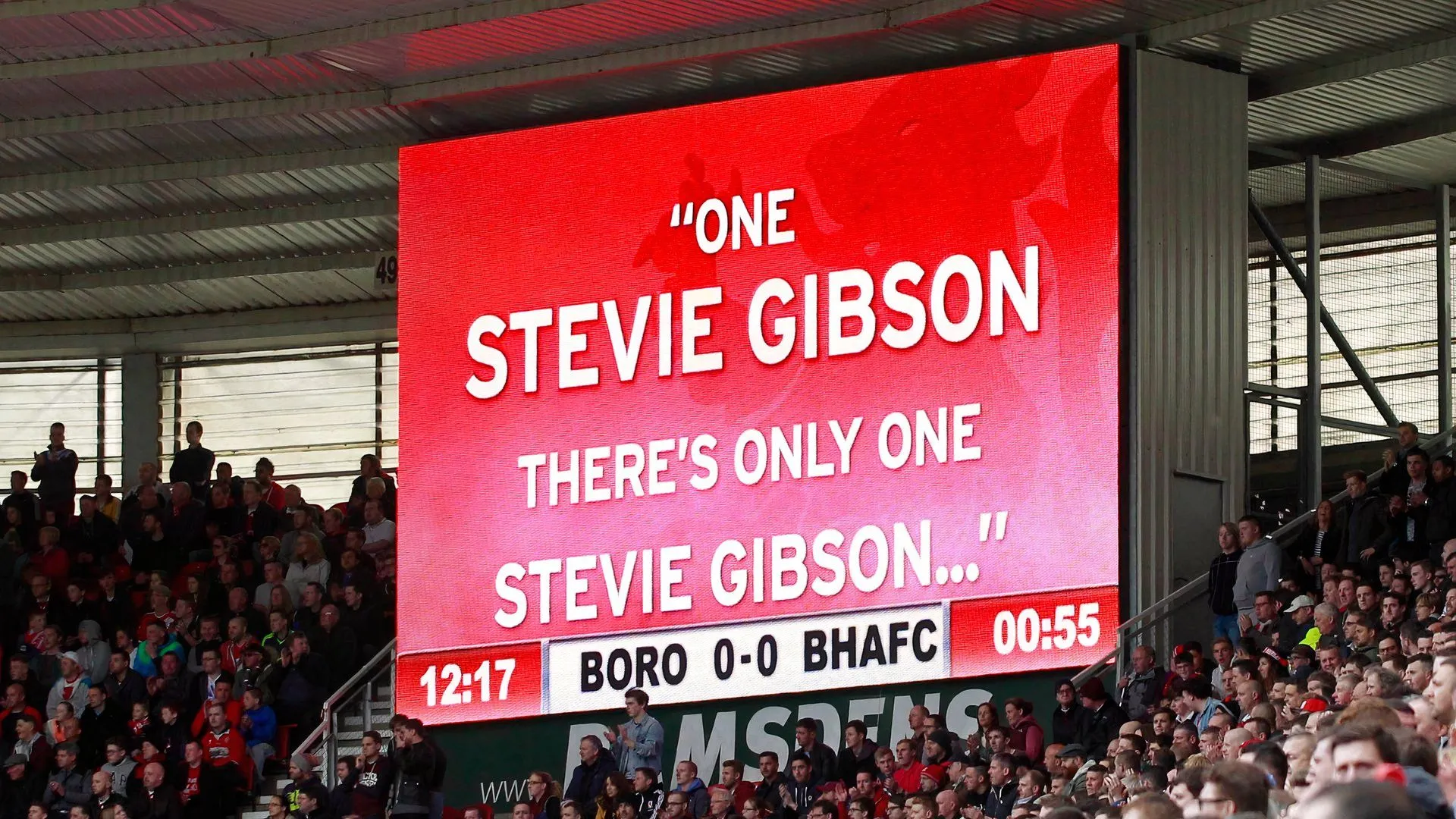 Middlesbrough tưởng nhớ Chủ tịch Steve Gibson, biểu tượng của sự ổn định