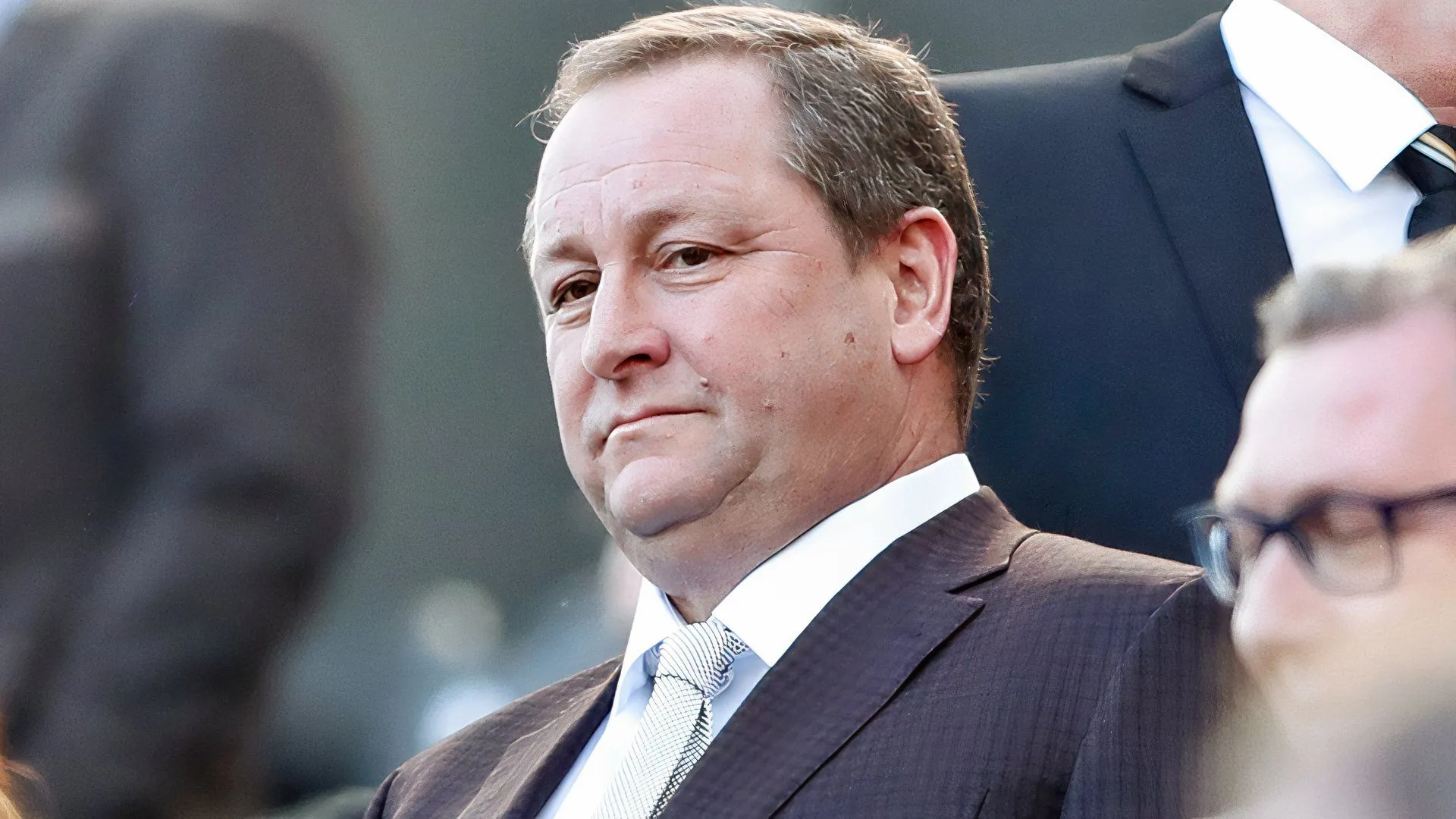 Mike Ashley được nhắc tới trong danh sách nhà đầu tư tiềm năng cho Sheffield Wednesday