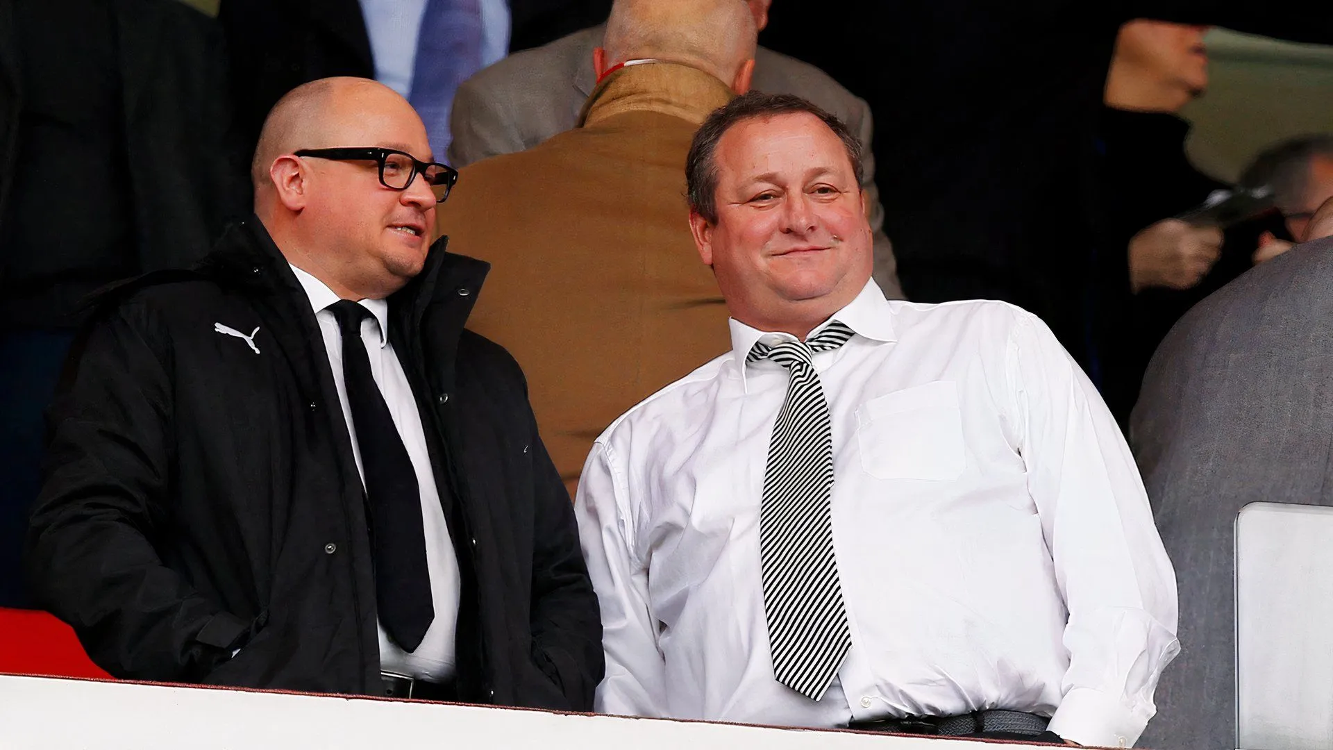 Mike Ashley thời ở Newcastle: hình ảnh liên quan đến tranh cãi quản lý câu lạc bộ