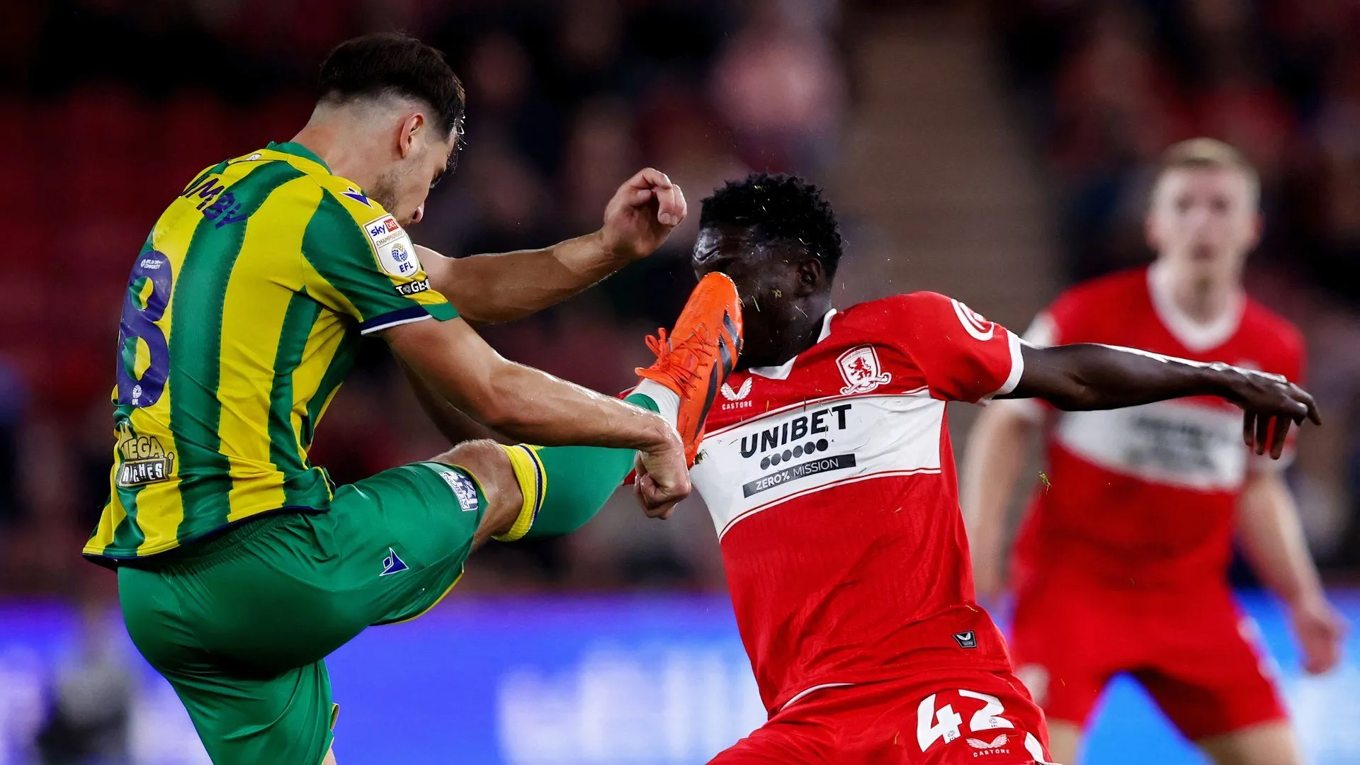 Molumby trong màu áo West Brom, nhân tố năng lượng ở tuyến giữa vắng mặt khiến đội hình mỏng đi