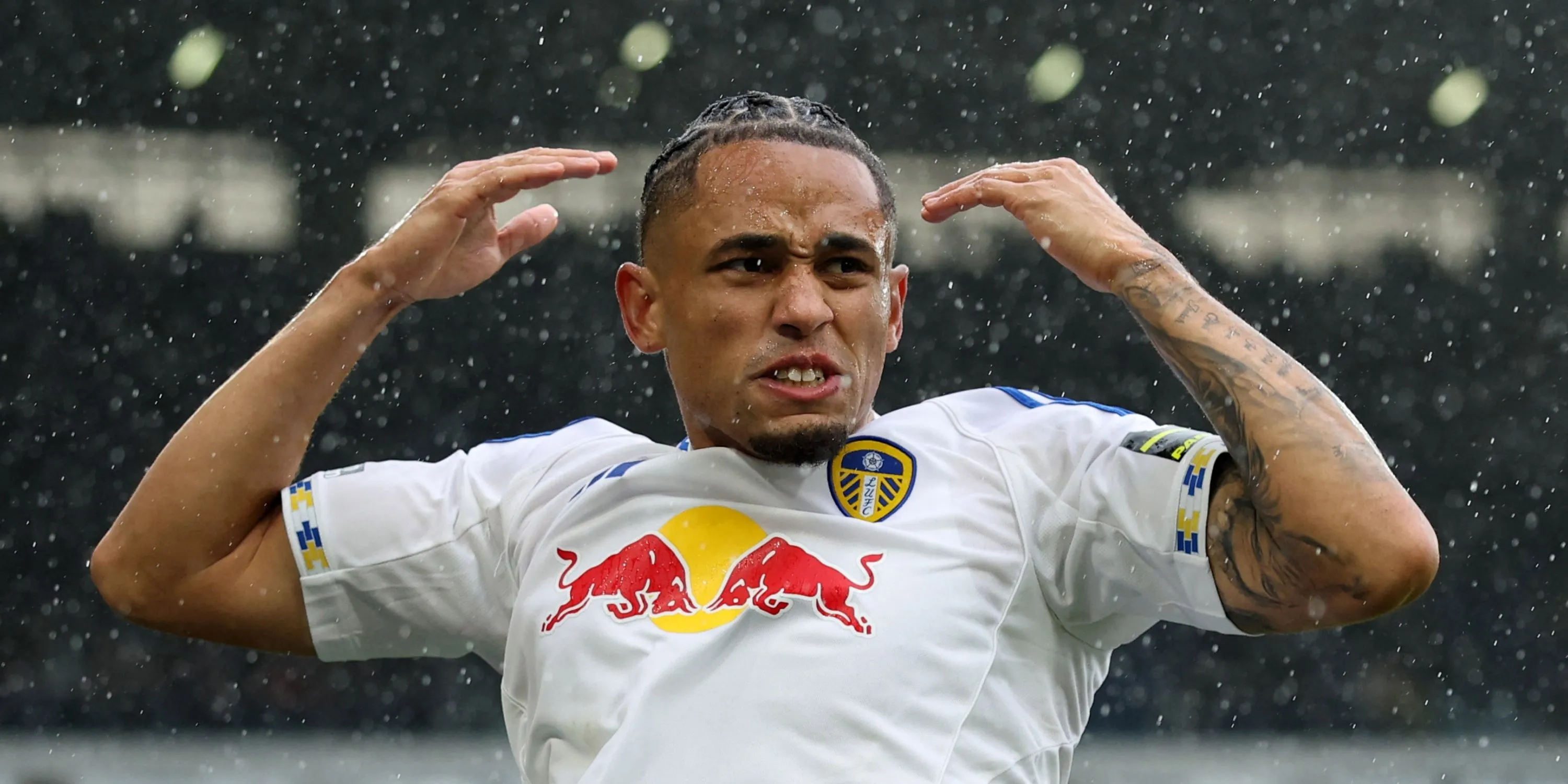 Noah Okafor trong màu áo Leeds, bản hợp đồng được kỳ vọng giúp đội trụ hạng