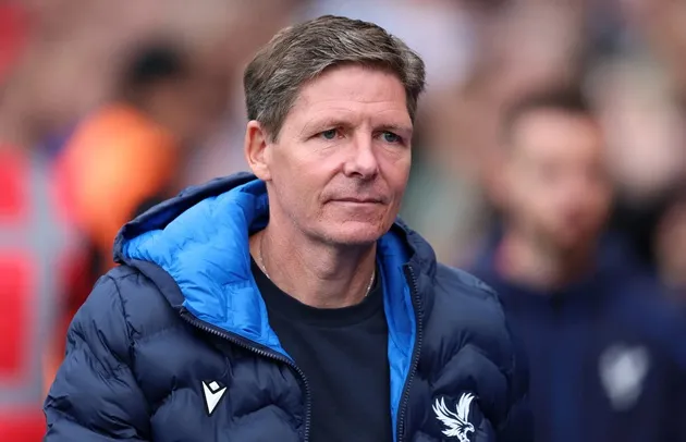 Oliver Glasner phản bác nhận định Liverpool yếu sau trận thua Crystal Palace tại Carabao Cup