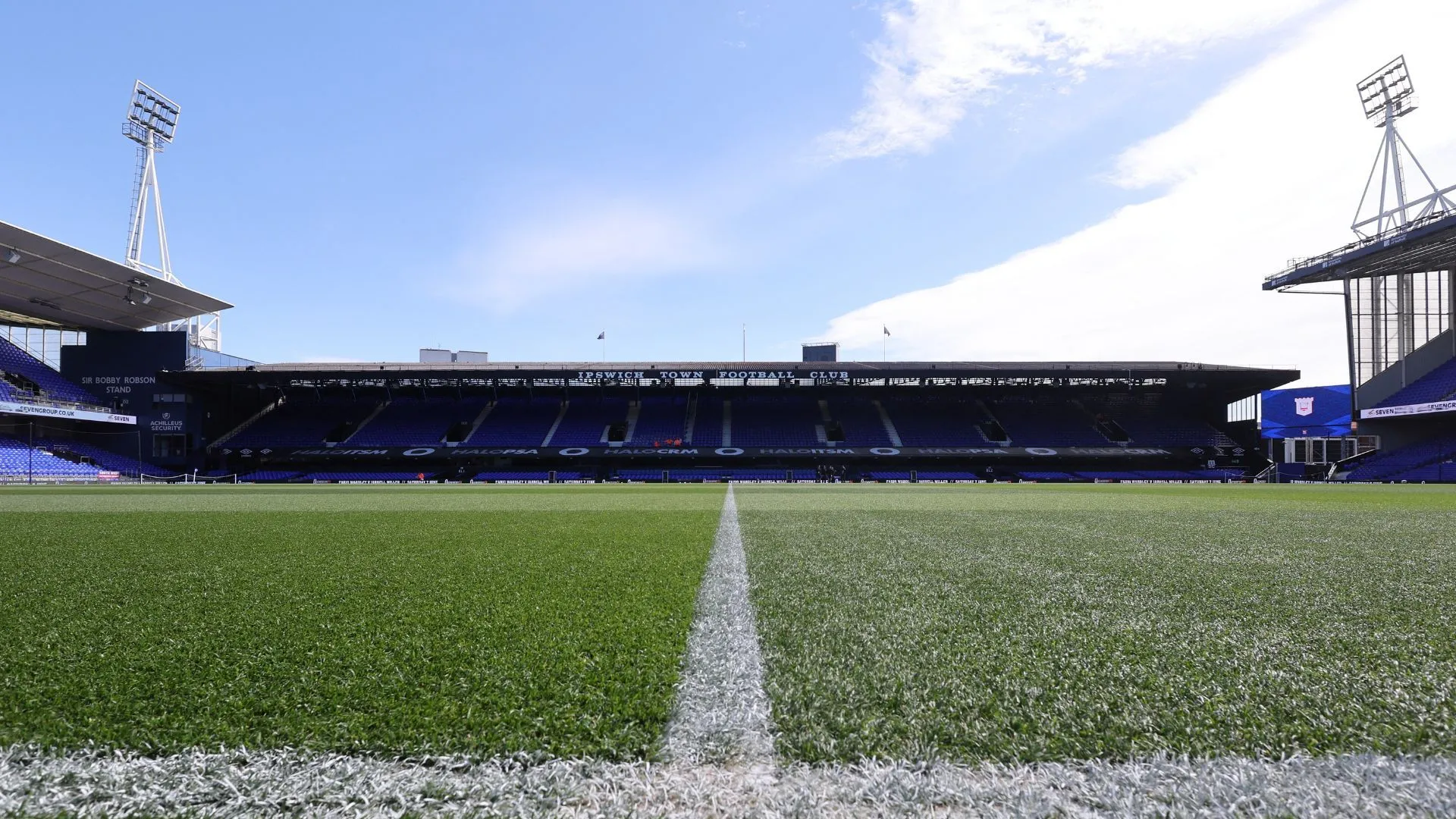 Portman Road, biểu tượng của Ipswich Town
