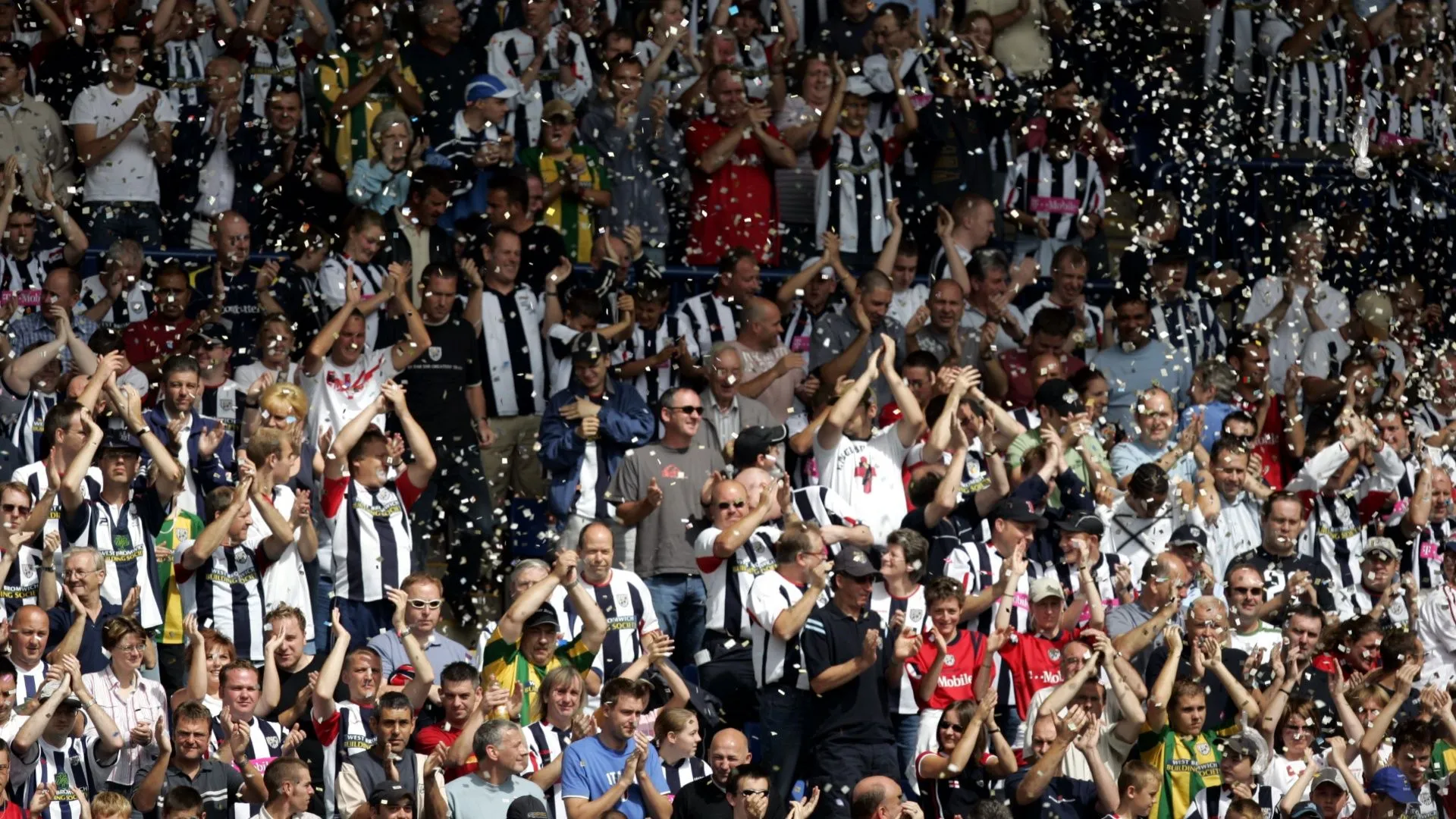 Quầy bán vé và khán đài CBS Arena trước trận đấu: cảnh tượng liên quan tới tranh cãi giá vé