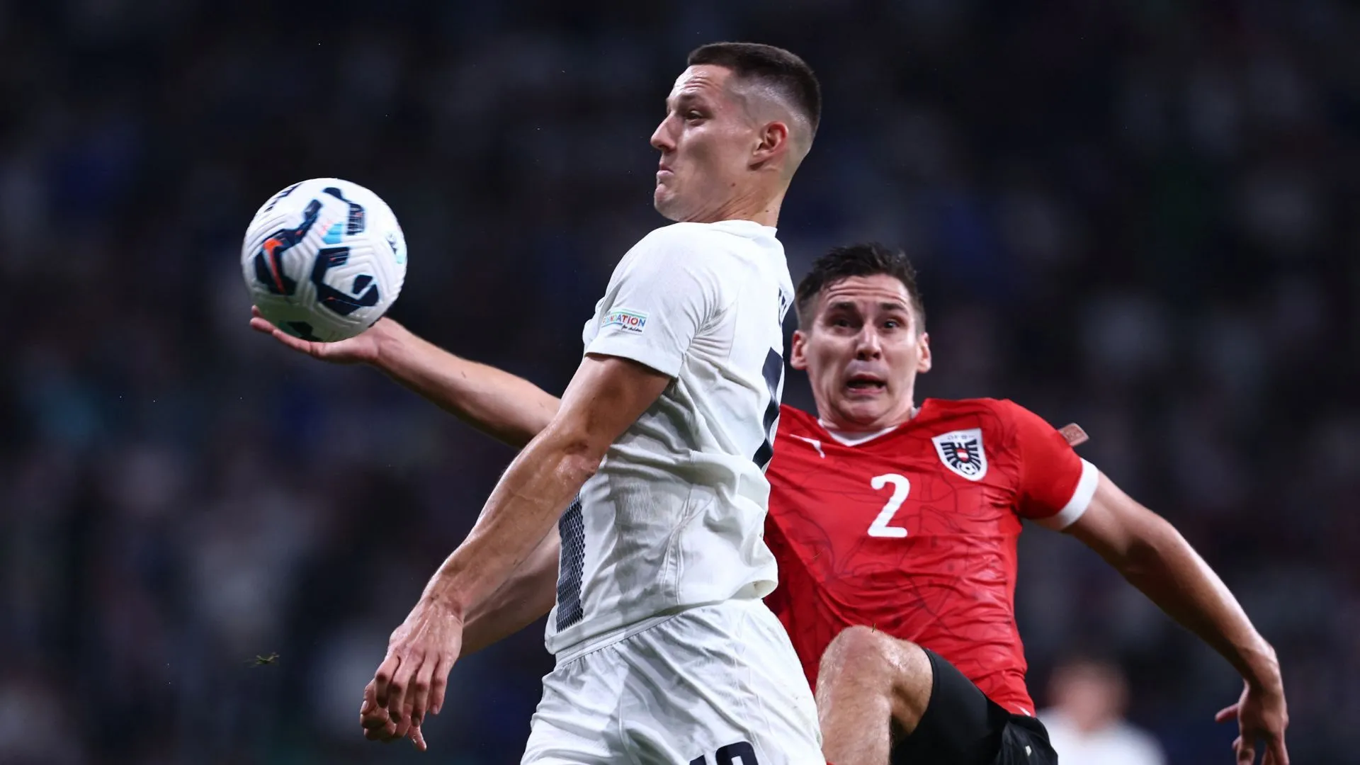 Zan Celar trong màu áo tuyển Slovenia — khoảnh khắc thể hiện phẩm chất tiền đạo