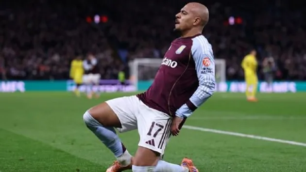 Donyell Malen bị CĐV Young Boys tấn công