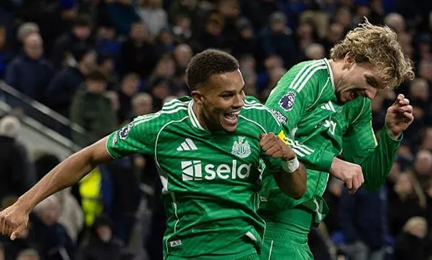 Newcastle United đè bẹp Everton trên sân khách